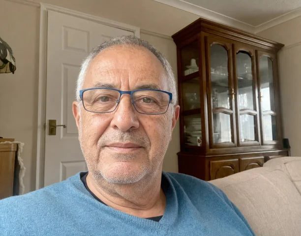 מטופל בן 64 בסלון ביתו